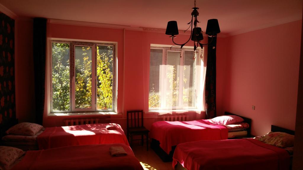 Red Stone Guest House Казбеги Экстерьер фото